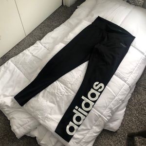 Adidas leggings like new! Cute & sporty👌🏻👍🏻